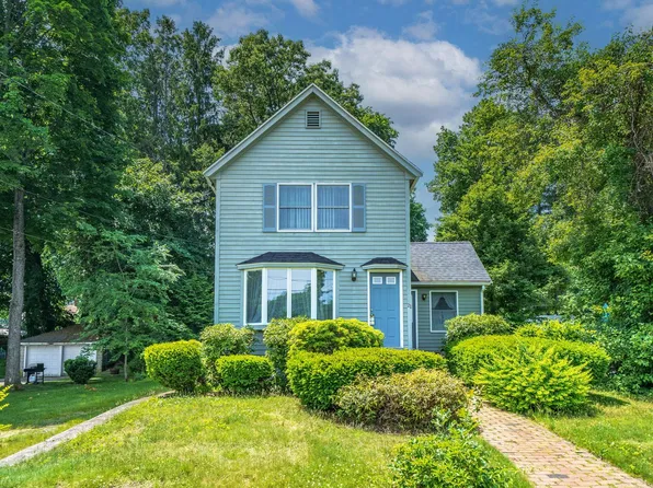 21 Grover St, Walpole, MA 02081