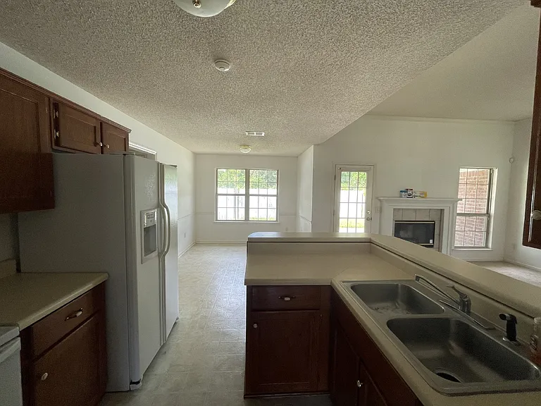 1925 Bluestone Loop — Photo 10