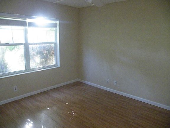 5th image of 1291 Green Pine Blvd