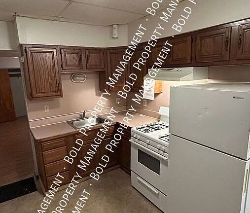 2nd image of 425 S 15th St APT 2