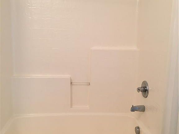 3rd image of 5317 Warminster Dr Unit 205