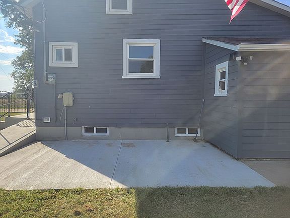 3rd image of 897 W Pilcher Ave