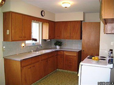 3rd image of 498 Knollwood Ave