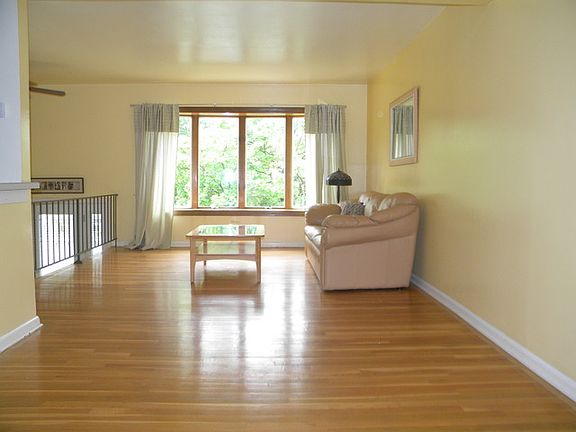 3rd image of 6608 W 163rd Pl