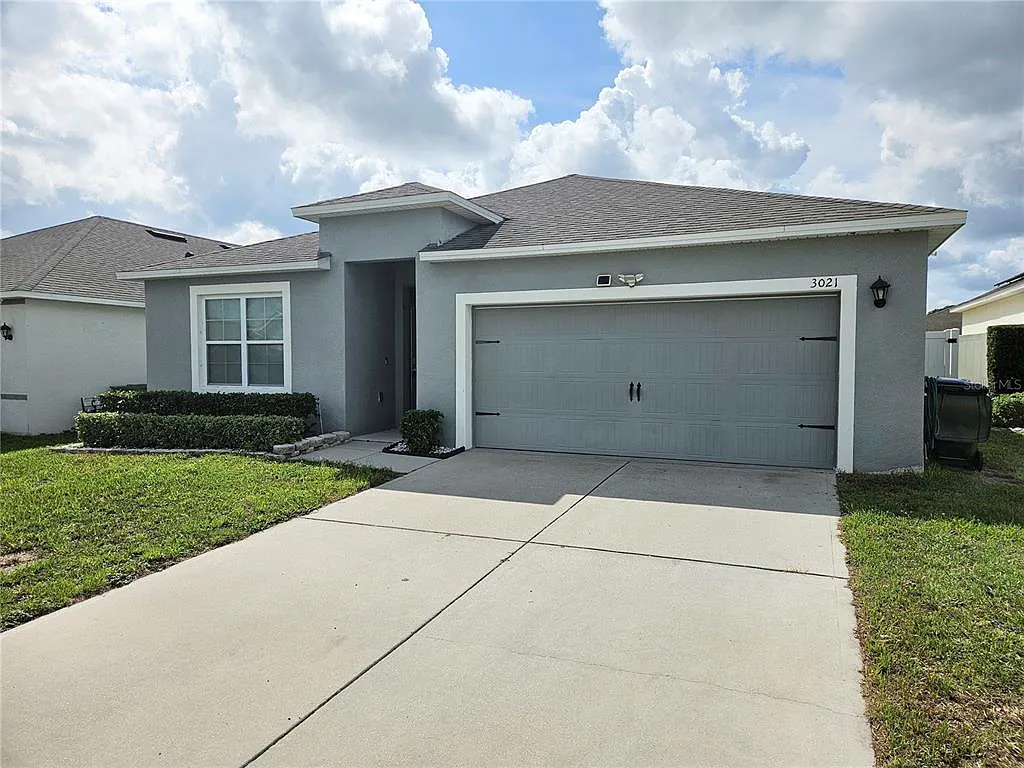 4 bed, 2.0 bath, 1851 sqft, $2,000 — Photo 3