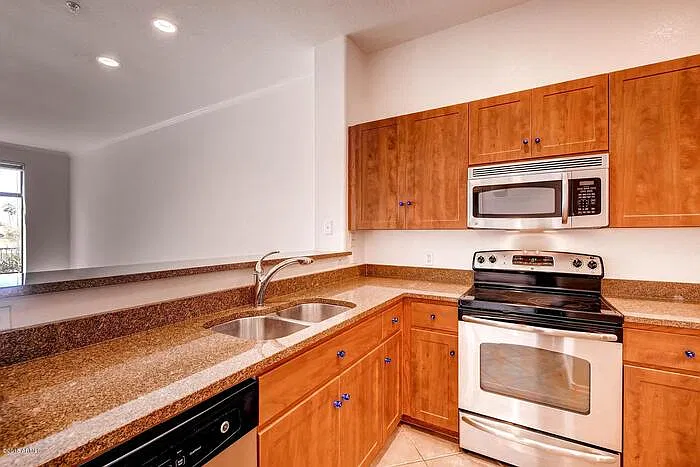 1 bed, 1.0 bath, 866 sqft, $1,710 — Photo 3