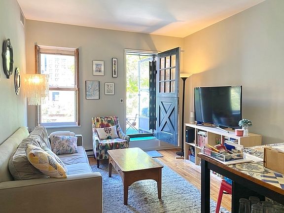 2nd image of 45 W 94th St #3B