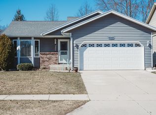 4727 Millhaven Dr SE, Kentwood, MI 49548