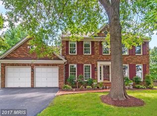 2661 Meadow Hall Dr, Herndon, VA 20171