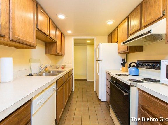5th image of 1304 Hillburn Ave NW #1
