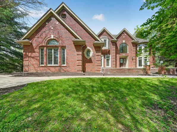 22293 Brockshire St, Novi, MI 48375