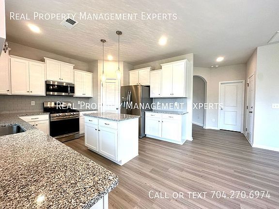 3rd image of 110 Rooster Tail Ln