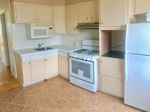 2nd image of 273 Boyd Ave #2