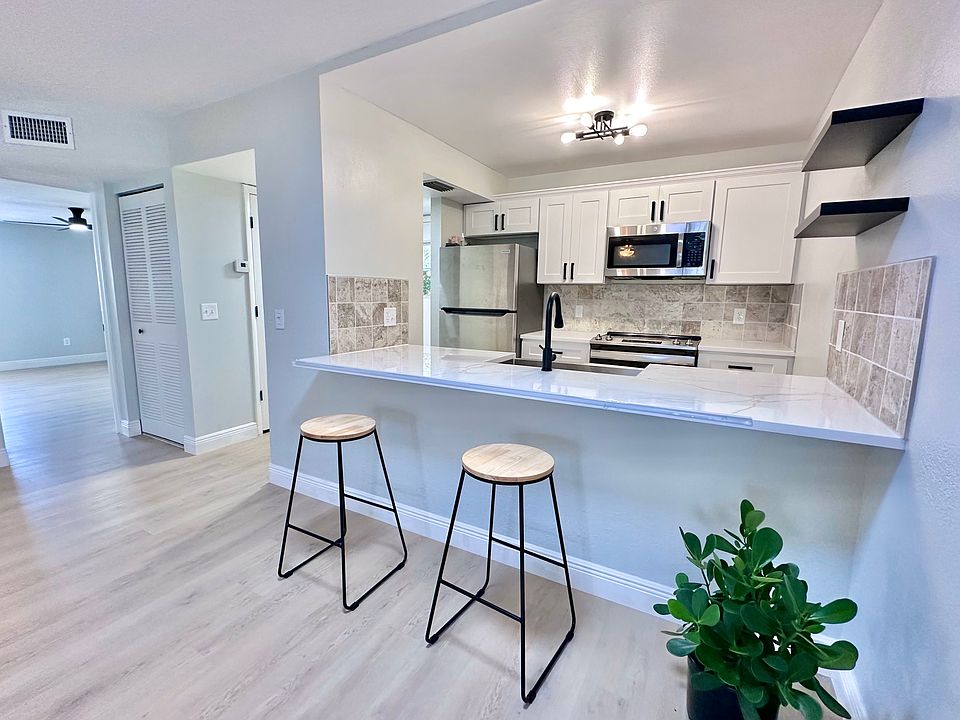 Kitchen & Dining Area