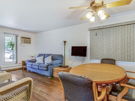4th image of 88 Stowe Ave