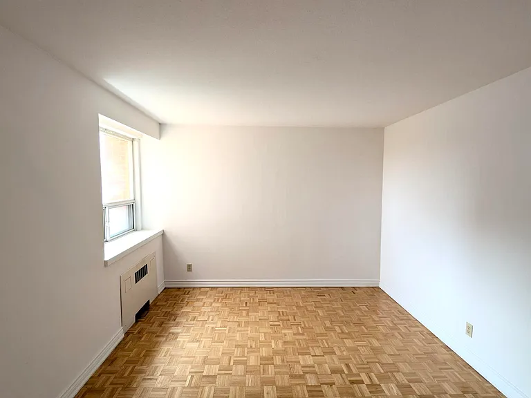 77 Saint Clair Ave E — Photo 10