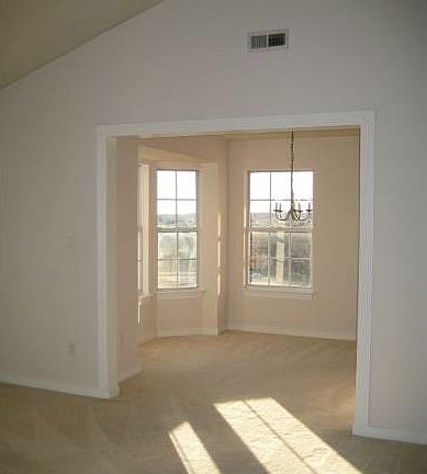 5th image of 203 Burkwood Ct