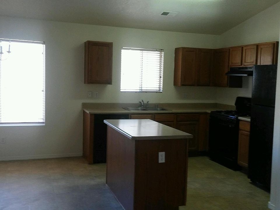1st image of 27 Avenida Jardin