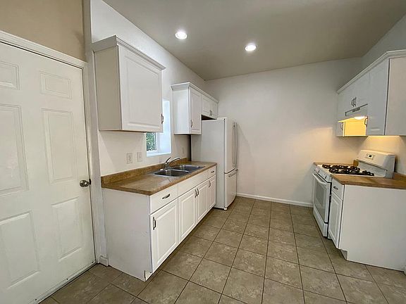 4th image of 35078 Beech Ave #B