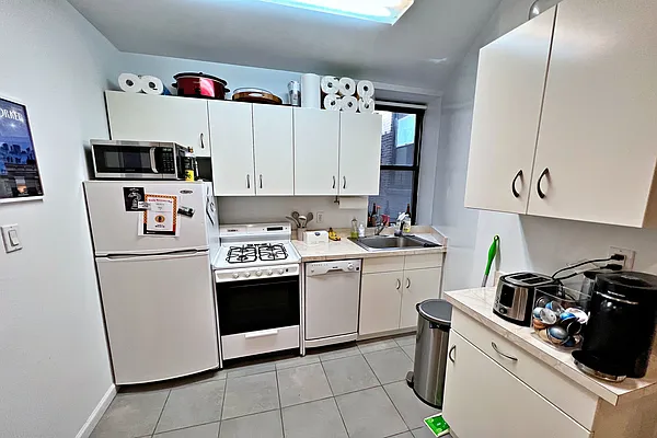 Rented by Douglas Elliman | media 26