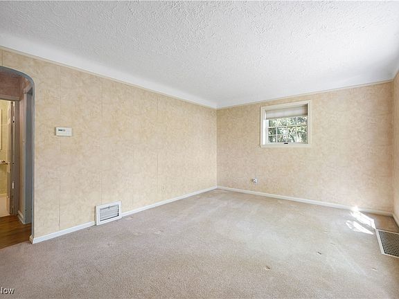 5th image of 2400 W Hedgewood Dr