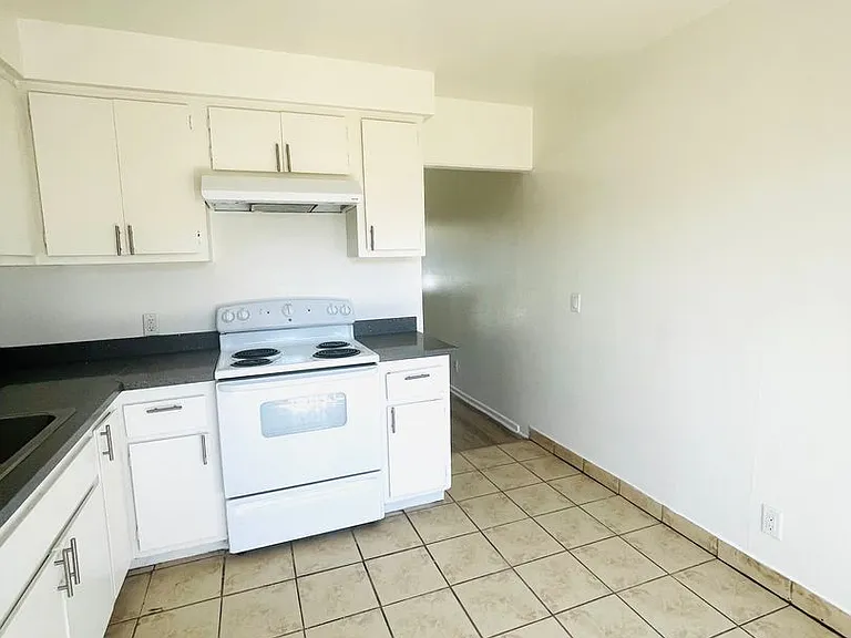 720-722 N Ojai Rd — Photo 4