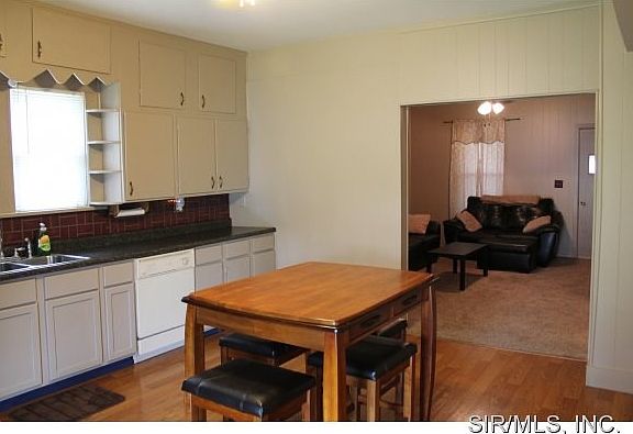 4th image of 404 E Penning Ave