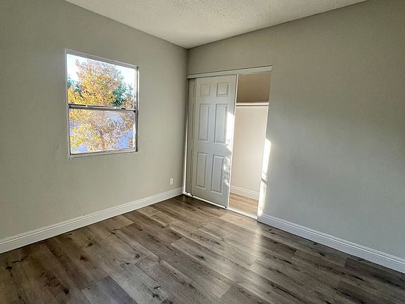 4th image of 1338 W 57th St #26