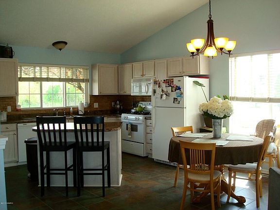 4th image of 3079 Burritt St NW
