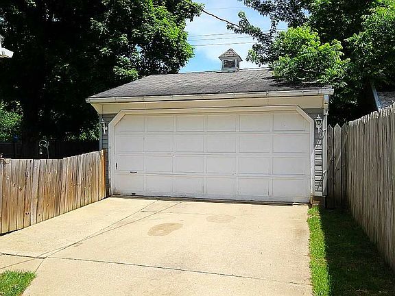2nd image of 1403 Eastbrook Dr