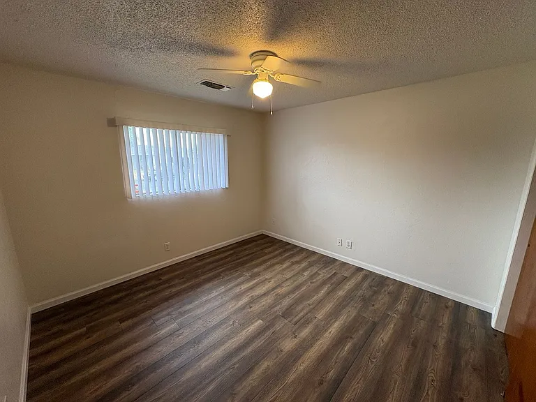 690 W North Way — Photo 3