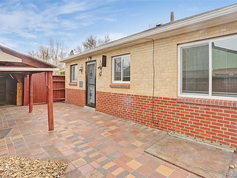 1960 Oswego St #1960.5 — Photo 6