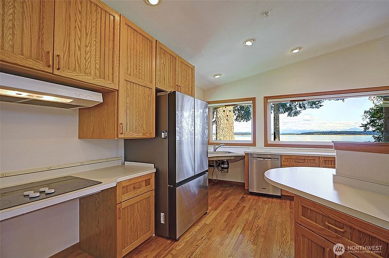 5th image of 248 Goodrich Road