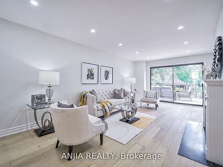322 Hillsdale Ave E — Photo 8