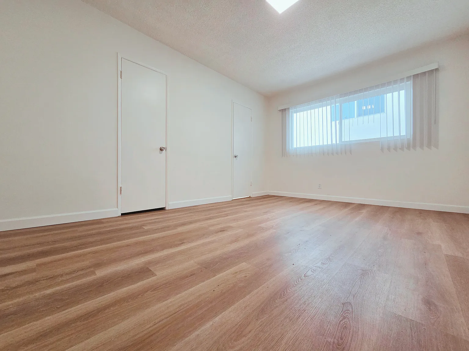 2 bed, 800 sqft, $2,500 — Photo 4