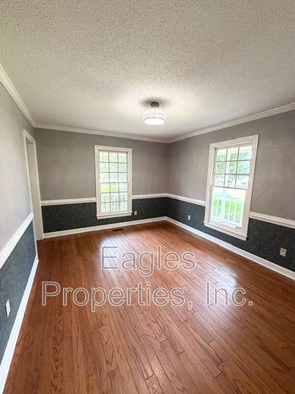 4 bed, 2.5 bath, $2,200 — Photo 4