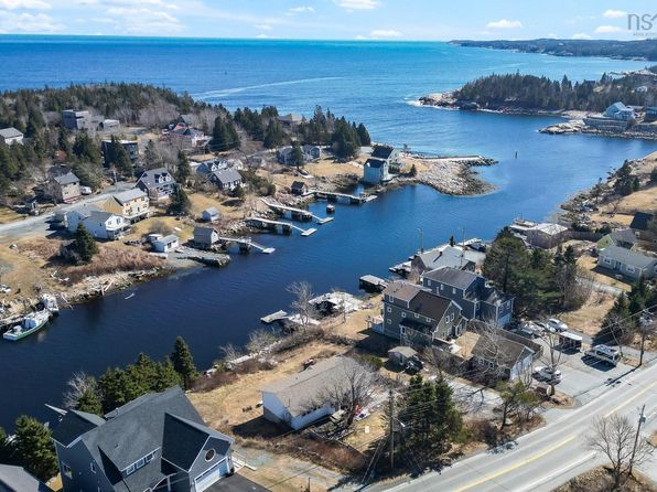 1582 John Brackett Dr, Herring Cove, NS B3V 1G8