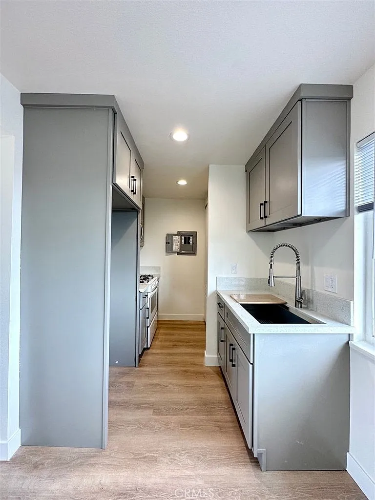Building Photo - 8620 Lampson Ave #6