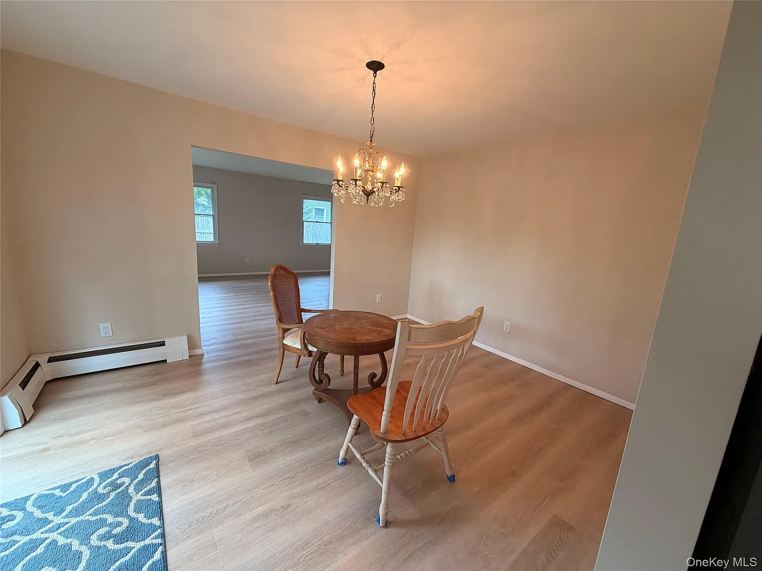 3 bed, 2.0 bath, 1600 sqft, $4,300 — Photo 4