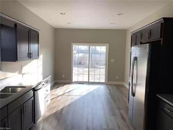 5th image of 1412 27th St #1412