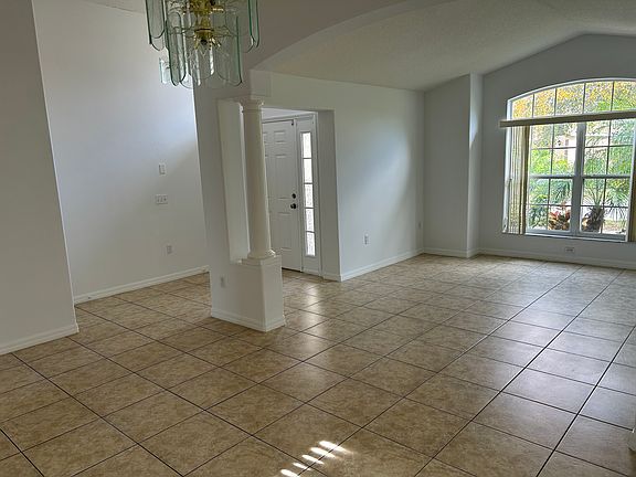 2nd image of 718 Stonewyk Way