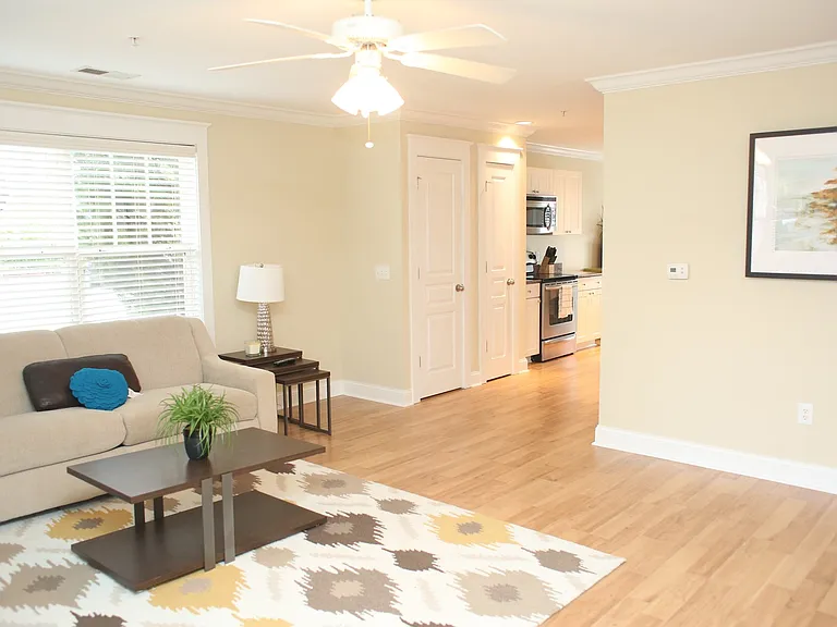 1810 Candlewood Ct #102 — Photo 3