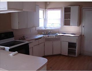 1st image of 1040 E Oakey Blvd
