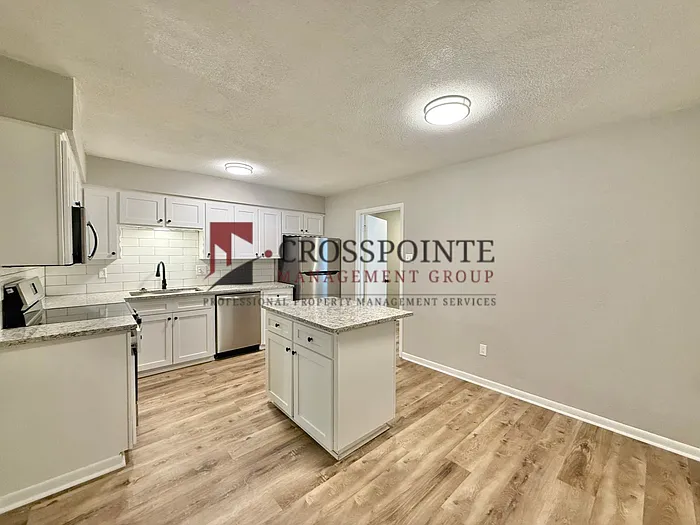 715 S Porter Ave — Photo 5
