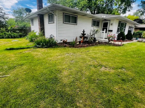 3858 E Lakeview Dr, Kankakee, IL 60901