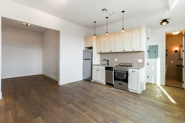 Rented by EXR | media 58