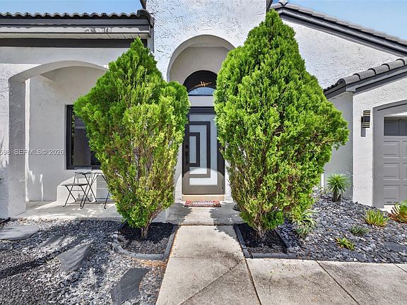 2nd image of 1603 E Harmony Lake Cir