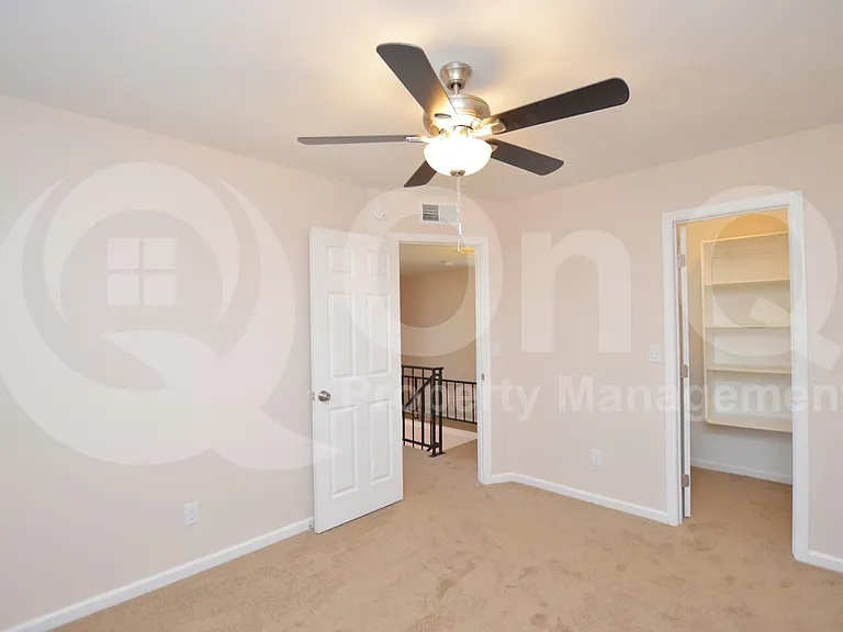 1418 E Knoll Cir #3 — Photo 9