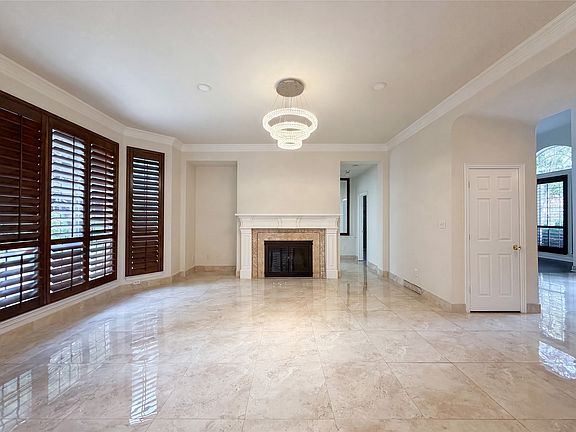 3rd image of 1429 Greenbriar Dr