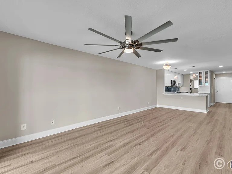 821 Bahia Del Sol Dr #B — Photo 11